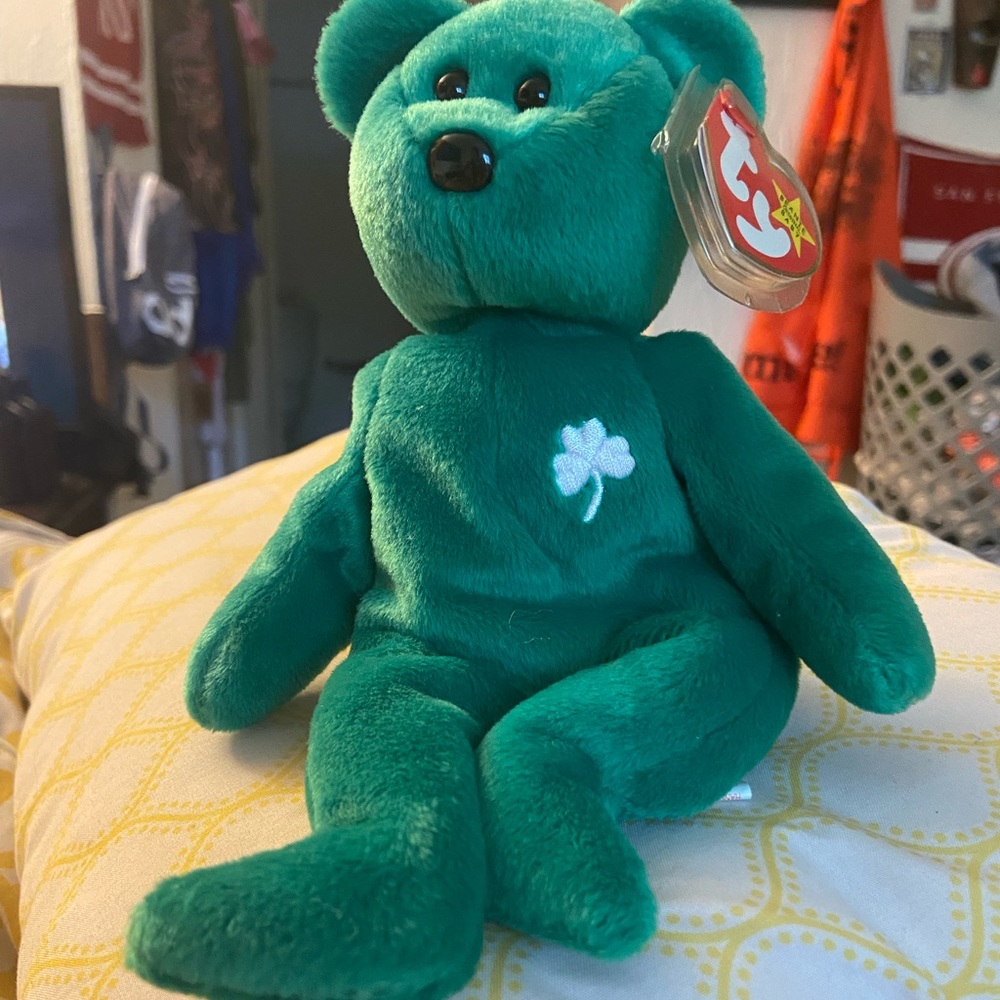 NWT 1997 rare Erin bear beanie baby